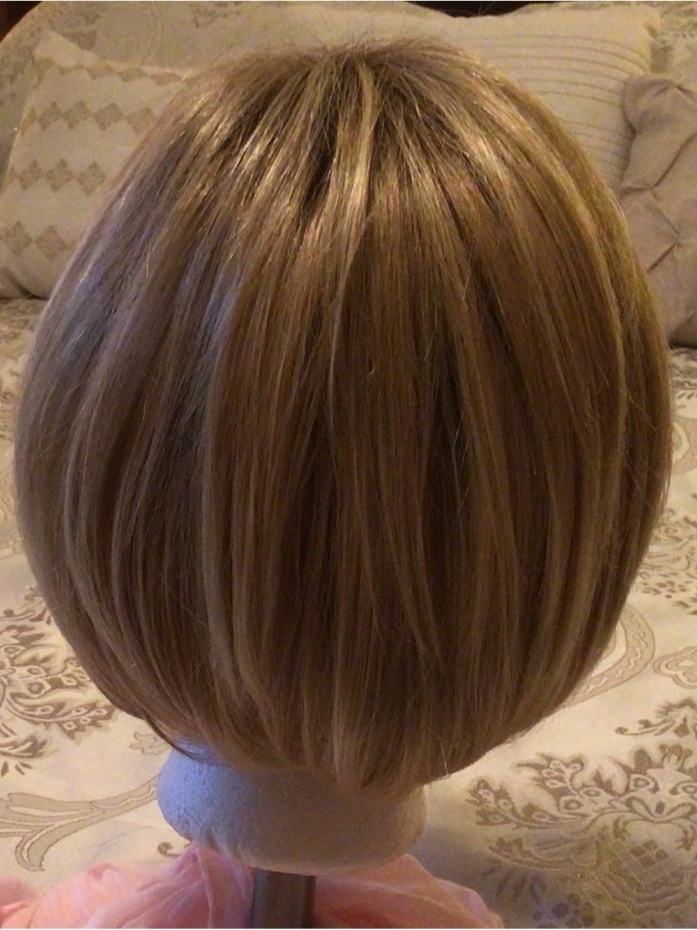 Hairdo Wig GRACEFUL Bob Rooted Golden Wheat Light Gold Blonde - Picture 2 of 10